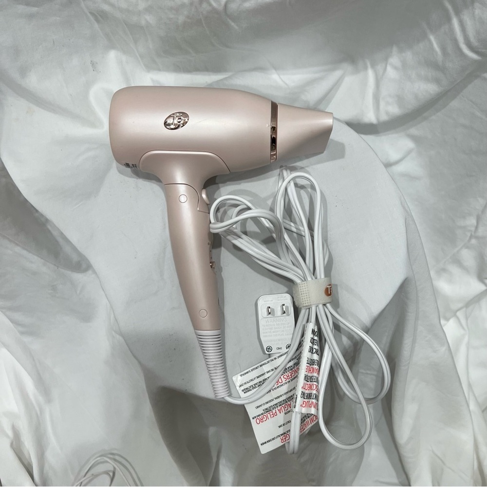 T3 Afar Travel folding hairdryer in blush pink